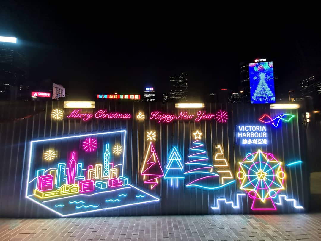 files/2_Artwork_Photo_Victoria_Harbour_Neon_Sign_Installation.jpg